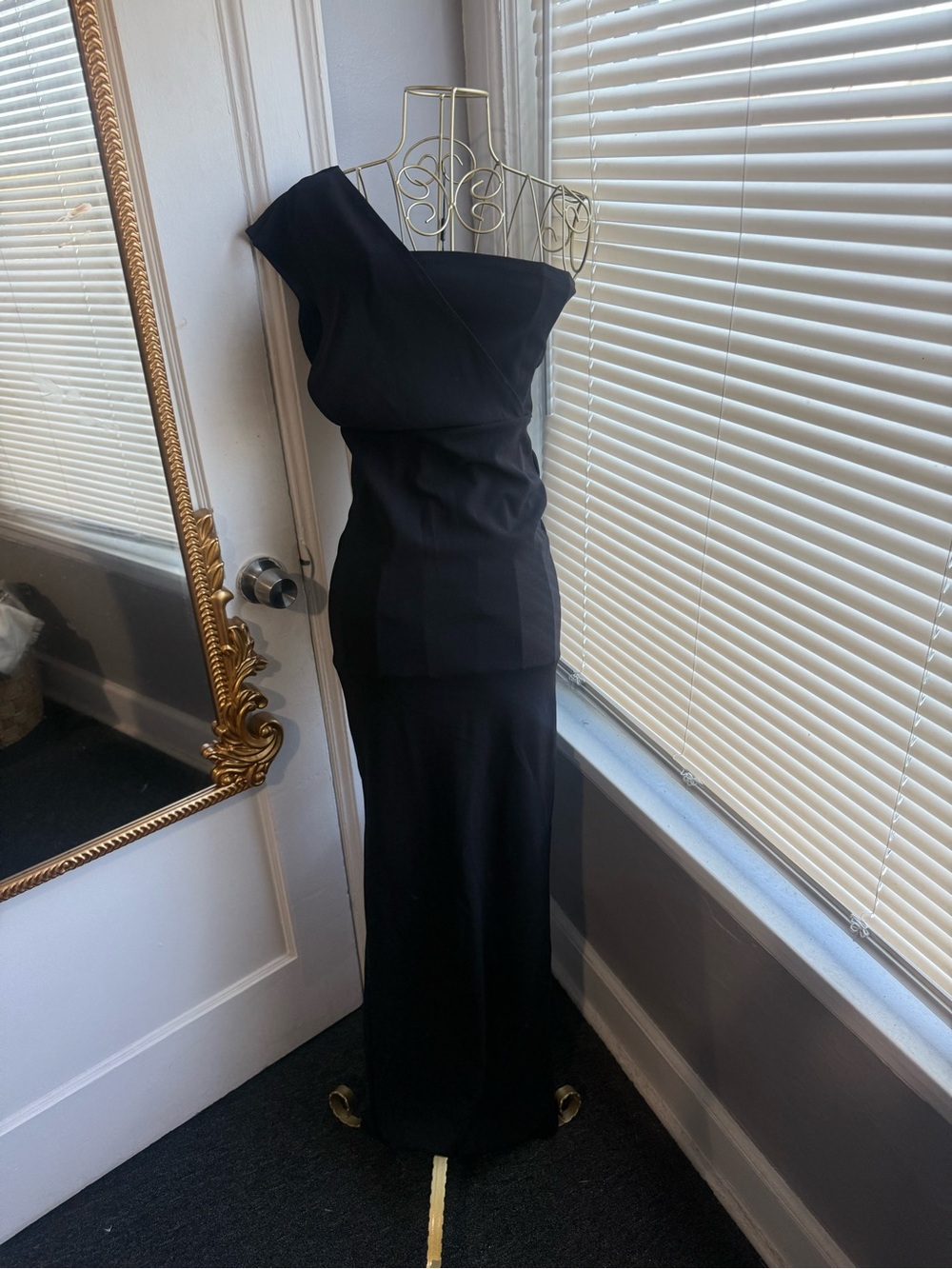 Elegant One-Shoulder Black Evening Dress
